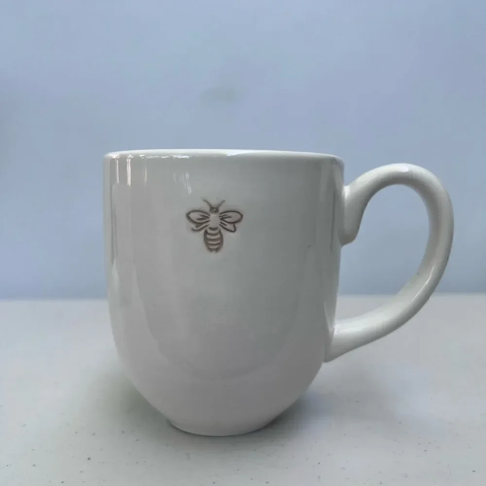Vintage Pottery Barn BEE White China Tea Pot with mugs 8 oz